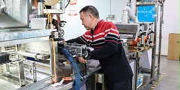 日韩人妻鲁交色情精品视频生产工艺中背胶涂布量的核心技巧