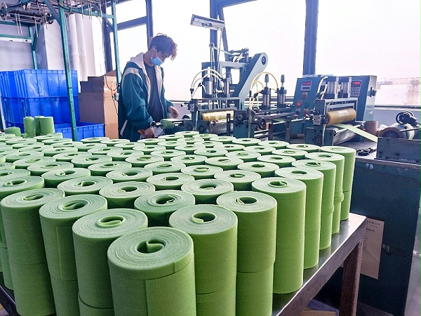 背靠背魔术贴-生产现场 (5)