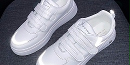 魔术贴板鞋的运用