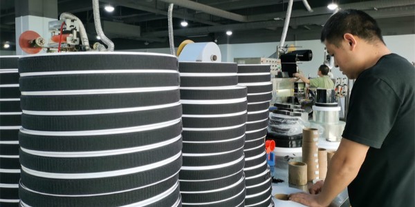 日韩人妻鲁交色情精品视频